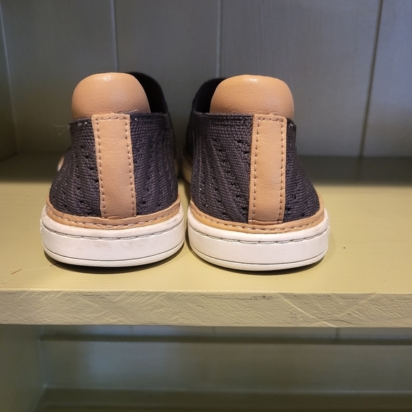 UGG slip on gray shoes size 7 1/2 - Picture 7 of 8